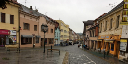 Nakupujete v Pražské ulici, nebo na periferii města?