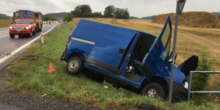 Dopravní nehoda omezuje provoz na výjezdu z Příbrami