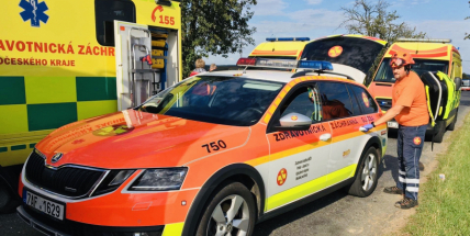 Vážná dopravní nehoda si vyžádala zranění čtyř osob, v místě přistál vrtulník