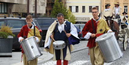 Svatohorská Šalmaj: Den plný hudby, tanců, loutek a šermu