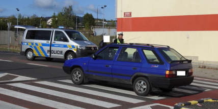 U Kauflandu srazilo auto chodkyni na přechodu
