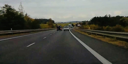 VIDEO: Při předjíždění ohrozil několik životů