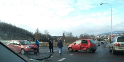 Na Evropské se srazila dvě auta