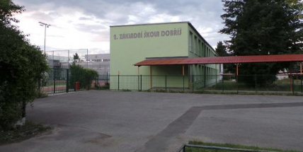 Možnost ohřát si ve škole jídlo hygiena neschválila, kuchařky dětem připravují alespoň obložené housky