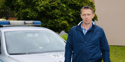 Když vystřelil z ostré zbraně a držel devět rukojmí v bance, šlo do tuhého