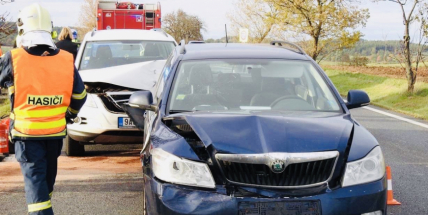 Nehoda tří aut zkomplikovala jízdu po Strakonické