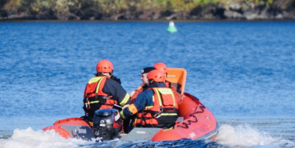 Hasiči se museli slaňovat ke zraněnému horolezci