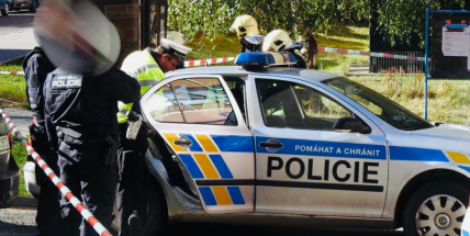 Svodka událostí: Zfetovaní řidiči, odcizené jízdí kolo a vykradený sklep