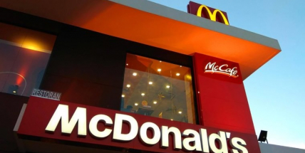 McDonald's v Příbrami prozatím nebude, studentům naletěla téměř tisícovka lidí