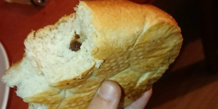 Zakoupila v obchodě pečivo, chuť jí okamžitě přešla