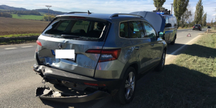 U Sedlčan blokuje provoz nehoda auta s motocyklem