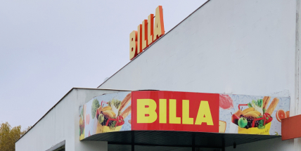 Billa se vrací k igelitovým taškám. Za papírové padlo 300 stromů měsíčně