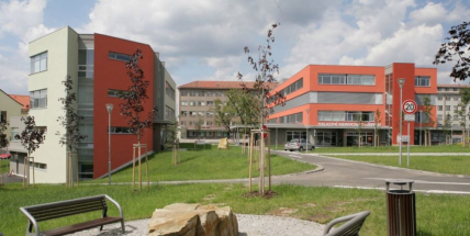 Středočeský kraj dá nemocnicím 82 milionů na zaměstnance a opravy