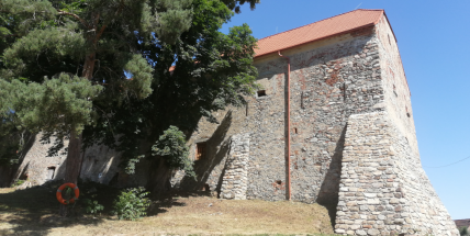 Obec na jižním okraji Brd zachránila starý špejchar. Bude zde muzeum zemědělské techniky