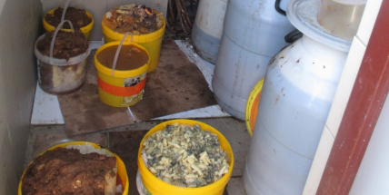 Hygienici byli při kontrole restaurace v šoku. Na zemi špína a zbytky potravin, v mrazáku prošlé maso