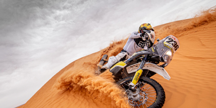 Macík má před Dakarem napilno. Podporuje respekt na silnicích