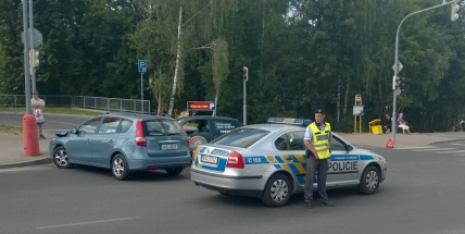 Pizza nedojela, vozidla se srazila v Seifertově ulici