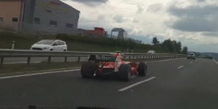 Policisté dopadli muže, který jel po dálnici ve formuli