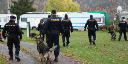 Policisté kontrolovali rekreační objekty v chatových osadách, během akce získali poznatek k podezřelé osobě