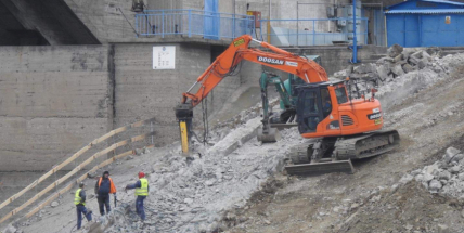 Na Orlické přehradě jsou v plném proudu práce na přestavbě lodního výtahu