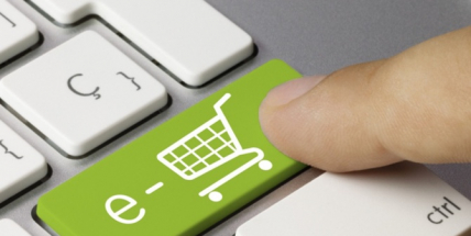 Nakupujete vánoční dárky přes internet? Pozor na podvodné e-shopy, před Vánocemi mají podvodníci žně