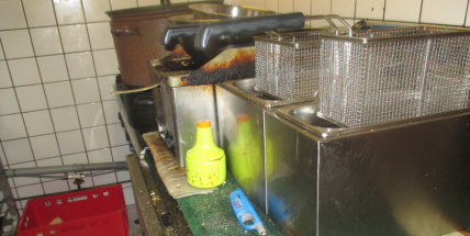 Nepořádek a prošlé potraviny: Hygienici opět navštívili Hospůdku U Chocholouška