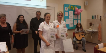 Miss sestřička: Studentky druhého ročníku zdravotnické školy přivezly do Příbrami čtvrté místo