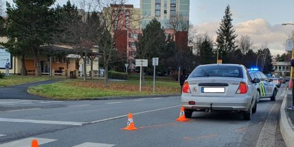 V Příbrami srazilo auto na přechodu ženu