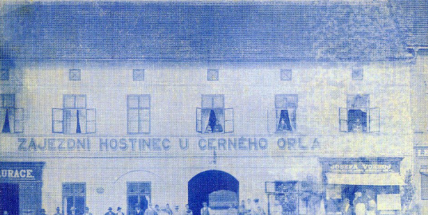 První vánoční stromek v Příbrami lidé objevili cestou na půlnoční mši