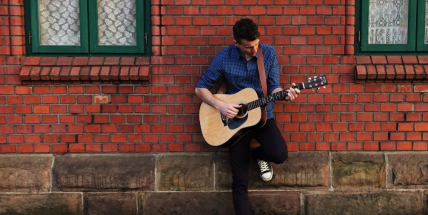 Centrum ADRA chystá Vánoční charitativní jarmark. Vystoupí Libor Koloničný