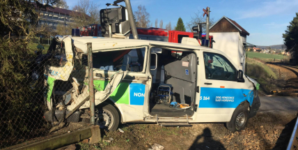 Policie obvinila řidiče kvůli tragické nehodě sanitky v Čenkově