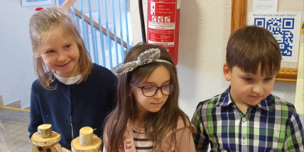 Vánoční jarmark zaplnil školu