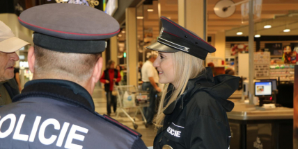 Policisté zintenzivňují kontroly obchodních center