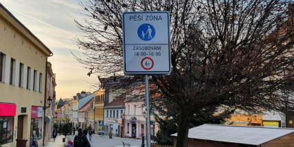 Výsuvné sloupky zamezí vjezdu vozidel do Pražské ulice