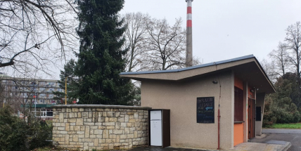 Lidé se naučili jídlo brát, ale už ne dávat. Komunitní lednice je prázdná