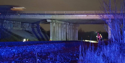 Skokem pod vlak vyhasl lidský život