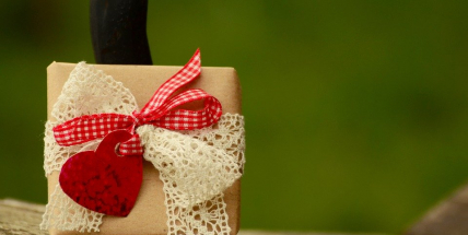 I malý dárek potěší. Vkusně zabalený pak radost ještě znásobí