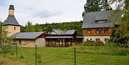 Lovecký zámeček v Brdech čeká již roky na rekonstrukci. Situaci zkomplikoval kůrovec