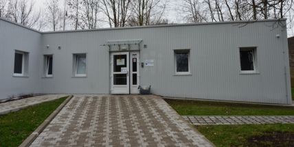 Seniorky upletly šály a čepice, nosí i cukroví a vánočky. Pomoc lidem bez domova v Příbrami funguje