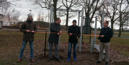 Dobříšští si nadělili pohyb na čerstvém vzduchu. Mají novou venkovní posilovnu