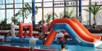 Rodinný den v Aquaparku nabídne mořské panny a nafukovací atrakci se skluzavkou