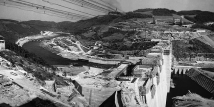 Kostel zachvátily plameny, zvonici zničil dynamit. Orlické přehradě ustoupily i cenné sakrální stavby