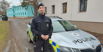 Ani vteřinu jsem neváhal a hořící auto jsem začal hasit