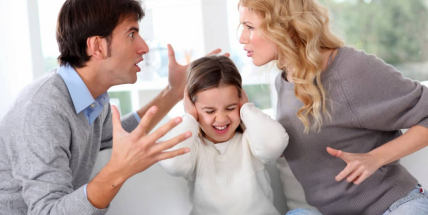 Otec neplatí výživné na svou dceru, dluží 40 tisíc. Jak se bránit?