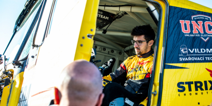 Macík dojel na zadní pohon, Brabec držel tempo dle rozstříhaného roadbooku. Včerejší etapa Rally Dakar byla opět dobrodružná