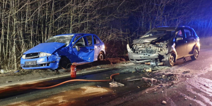 Na výjezdu z Příbrami havarovaly dva vozy, nehoda si vyžádala čtyři zraněné osoby