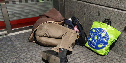 Bezdomovec: Chlastám, abych přežil mrazy, pomoc nepotřebuji