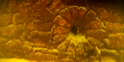 Tma, zakalená a ledová voda. Potápěči se na Orlíku vydávají do padesátimetrové hloubky, aby lidem našli jejich rodné domy