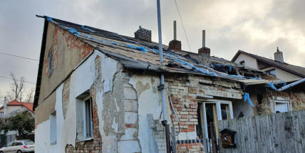 Chátrající domy hyzdí město a ohrožují kolemjdoucí