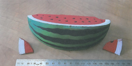 Inspekce zakázala plastový meloun, vzhledem i vůní příliš připomíná skutečný